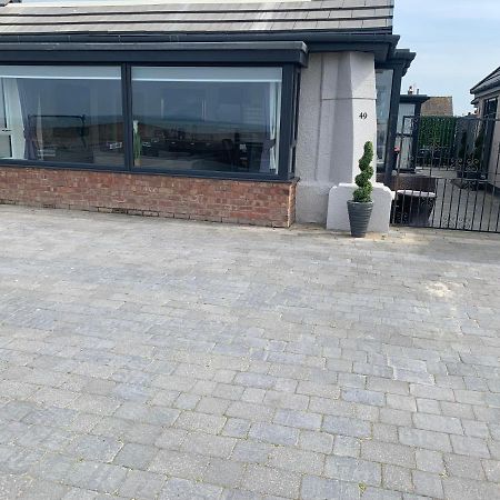 Beach House Apartment On Ground Floor With Sea View - Pet Friendly Cleveleys Eksteriør bilde