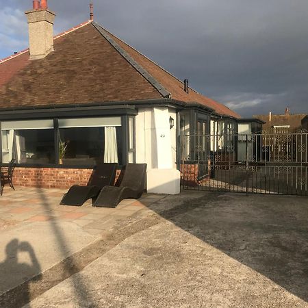 Beach House Apartment On Ground Floor With Sea View - Pet Friendly Cleveleys Eksteriør bilde