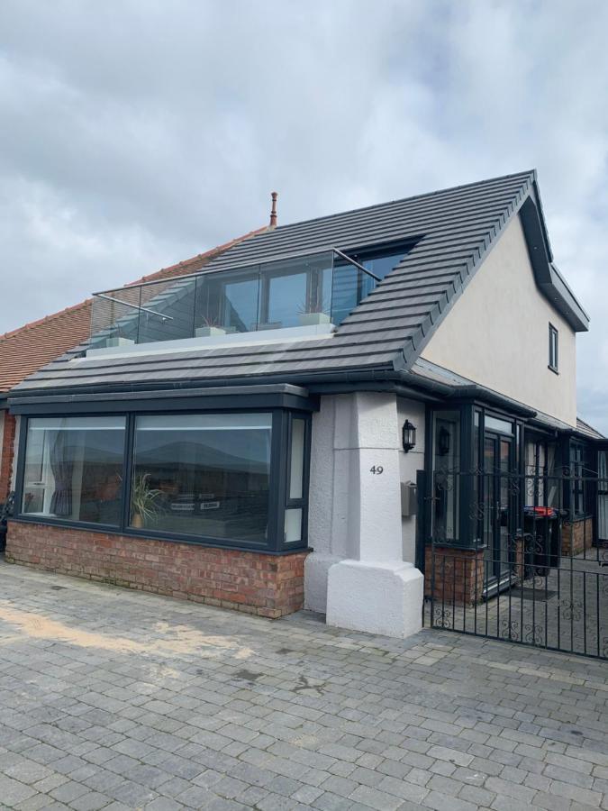 Beach House Apartment On Ground Floor With Sea View - Pet Friendly Cleveleys Eksteriør bilde