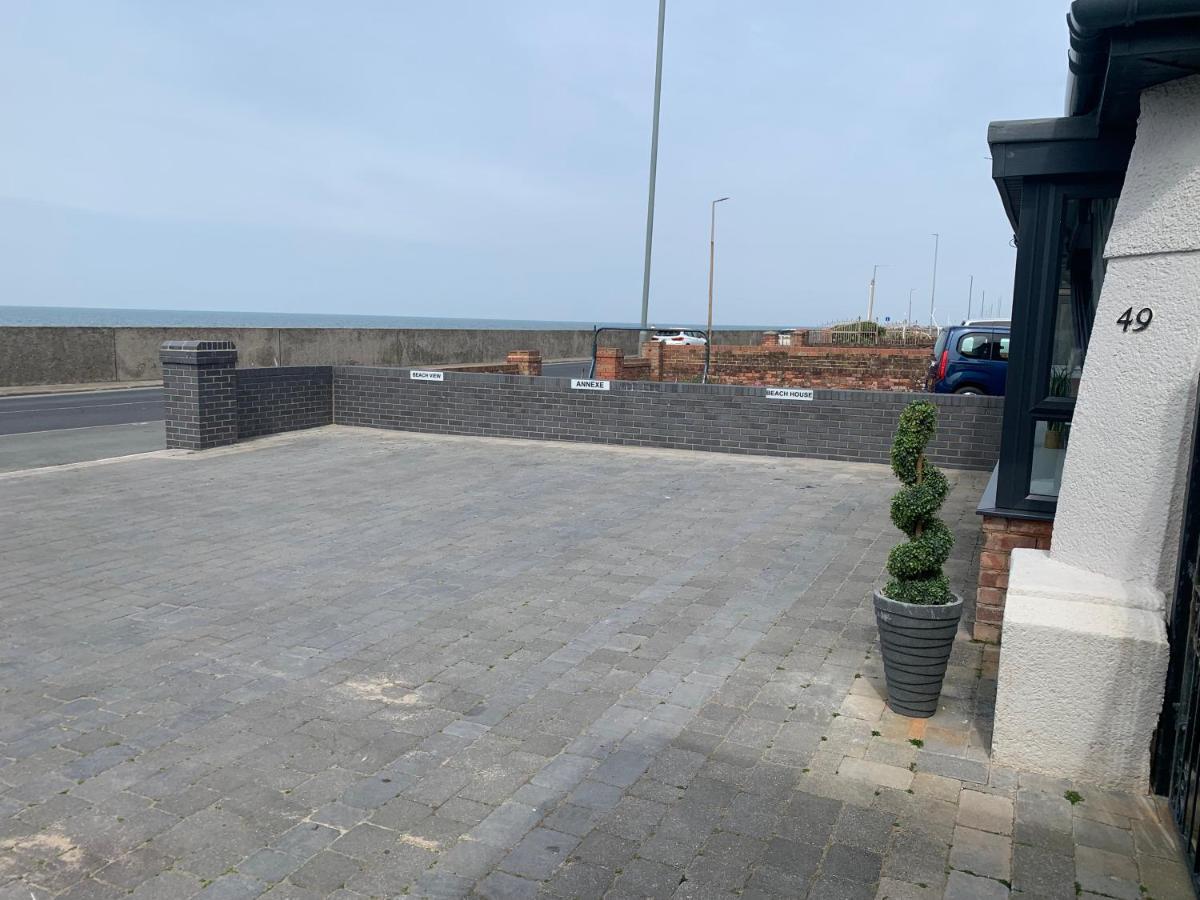 Beach House Apartment On Ground Floor With Sea View - Pet Friendly Cleveleys Eksteriør bilde