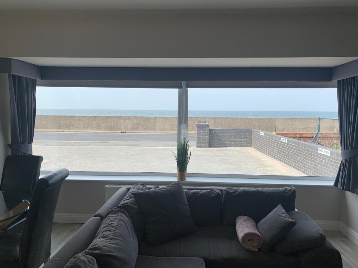 Beach House Apartment On Ground Floor With Sea View - Pet Friendly Cleveleys Eksteriør bilde