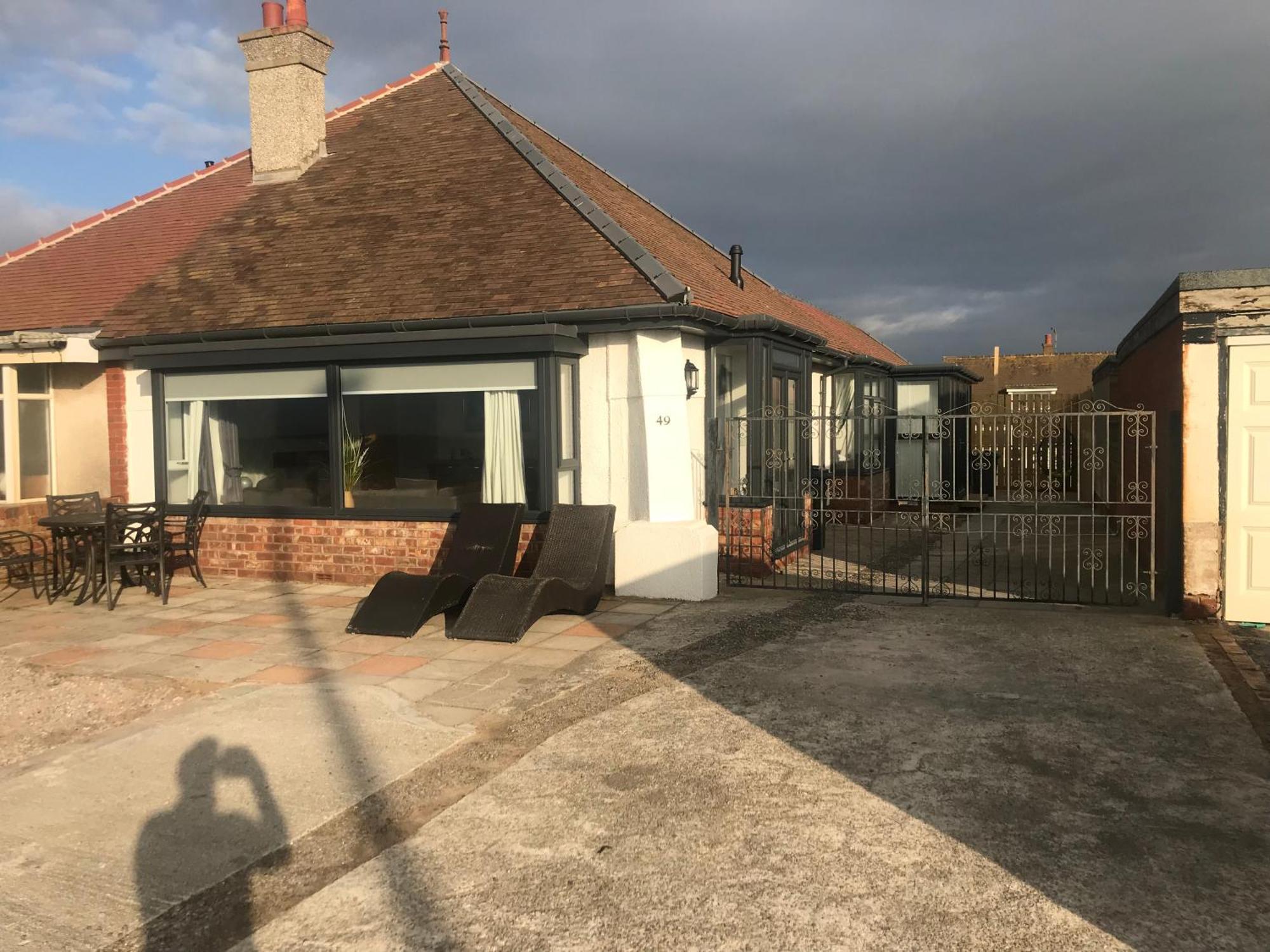 Beach House Apartment On Ground Floor With Sea View - Pet Friendly Cleveleys Eksteriør bilde