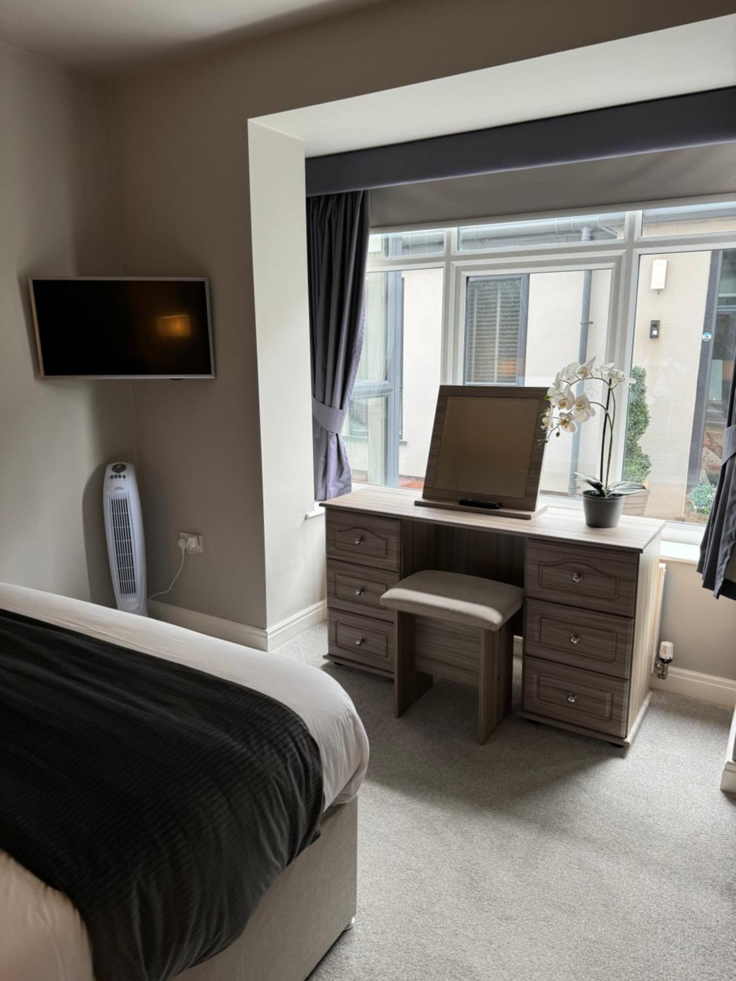 Beach House Apartment On Ground Floor With Sea View - Pet Friendly Cleveleys Eksteriør bilde