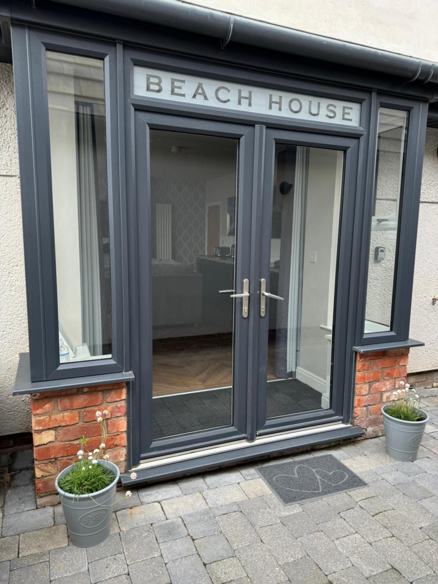 Beach House Apartment On Ground Floor With Sea View - Pet Friendly Cleveleys Eksteriør bilde
