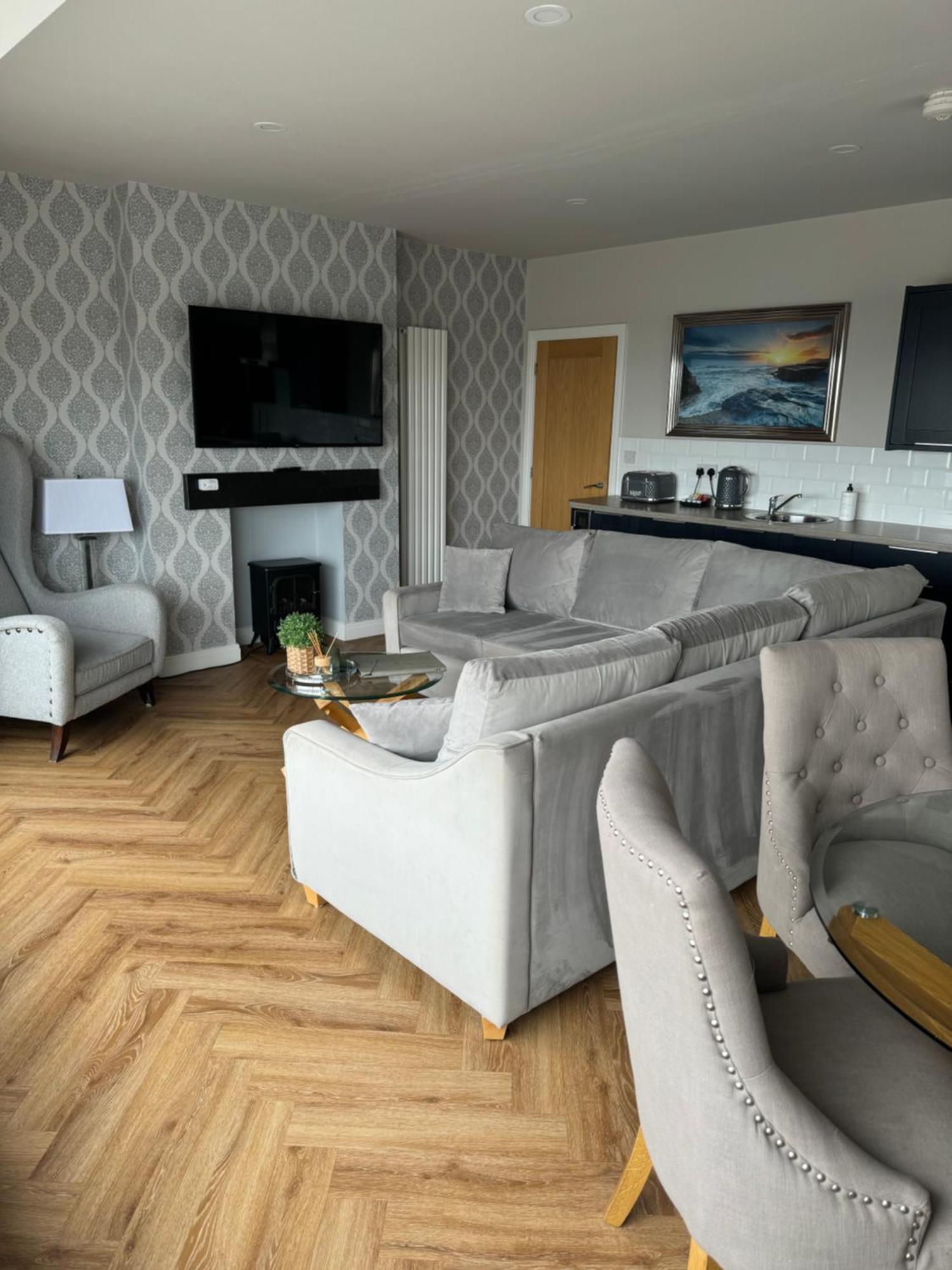 Beach House Apartment On Ground Floor With Sea View - Pet Friendly Cleveleys Eksteriør bilde